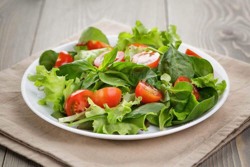 gesunde Leberentgiftung mit Salat