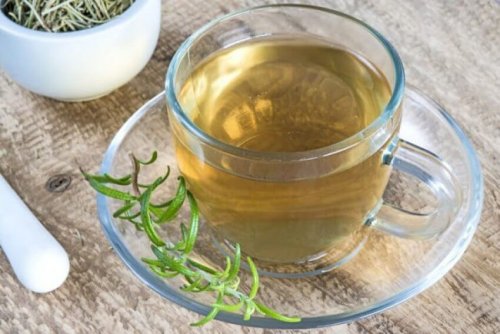 Kräutertee aus Rosmarin