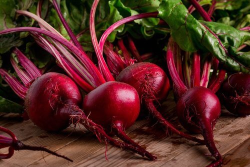 Rote Bete ist ein äußerst gesundes Gemüse, daher hat unsere Rote-Bete-Diät viele gesundheitliche Vorteile