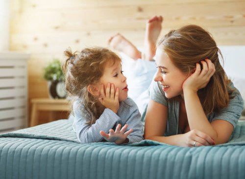 Gute Kommunikation und Vertrauen fördern den Spracherwerb bei Kindern