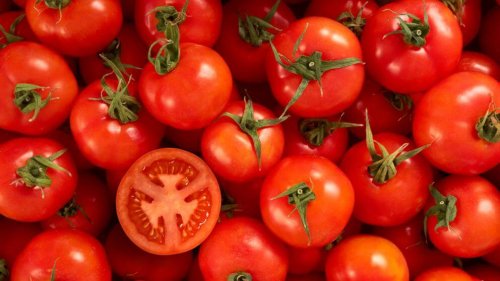 Tomaten können zur Aufbesserung deiner Hände genutzt werden