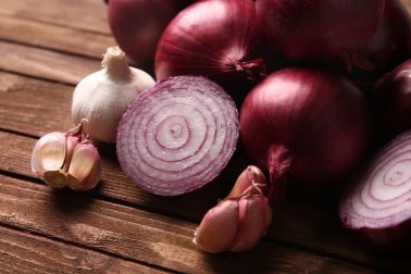 Stärkung der Abwehrkräfte durch Zwiebel-Knoblauchsuppe
