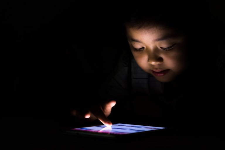 Tablet-Sucht bei Kindern: die neue Abhängigkeit im digitalen Zeitalter
