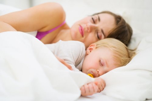 So lernt dein Baby durchschlafen
