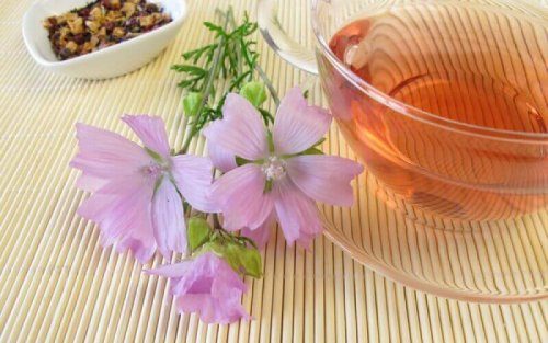 Tee und Blume