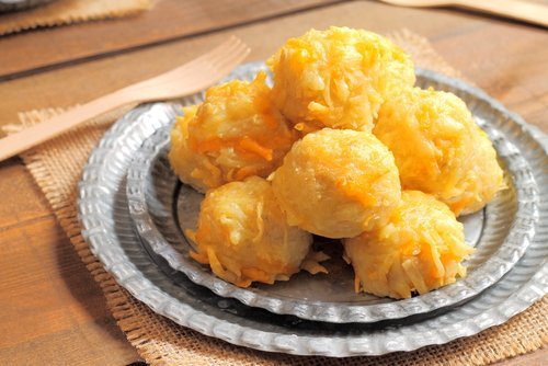Bananenknödel mit Käsefüllung