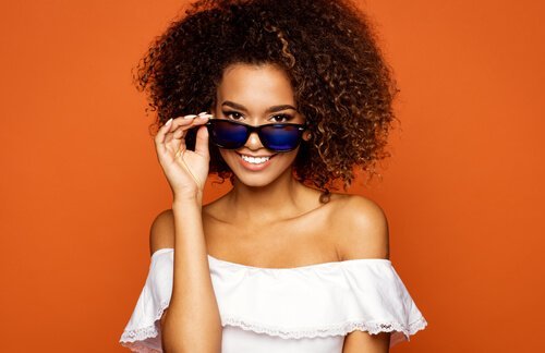 Frau mit Sonnenbrille