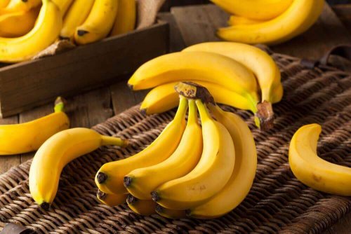 Zu gesunden Früchten zählen auch Bananen, die hier abgebildet sind.