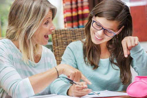 Mutter und Tochter im Teenageralter