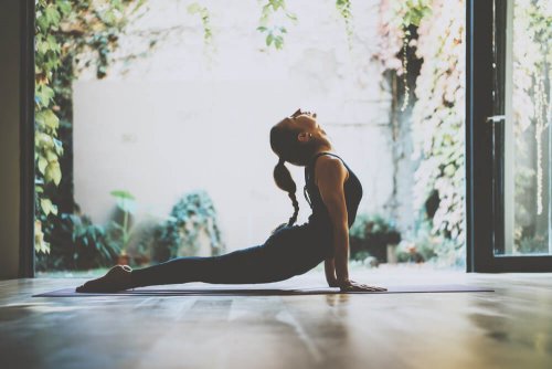 Yoga-Übung Kobra