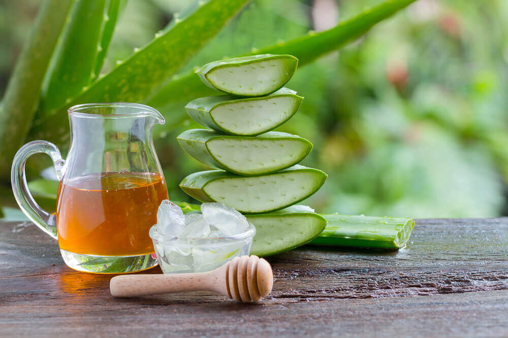 Naturheilmittel Honig und Aloe gegen Magenschmerzen