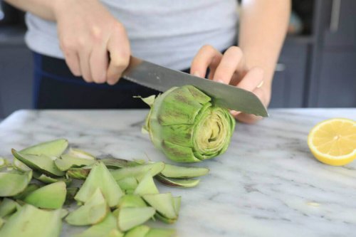 Artischocken und Zitronentees sind köstliche Abnehmentees