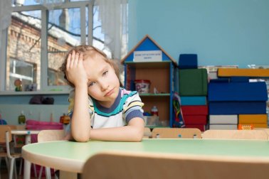 Wenn Kinder durch Eile und Druck der Eltern Stress entwickeln