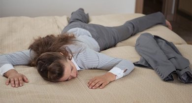 Abendliche Gewohnheiten, um Erschöpfung zu lindern