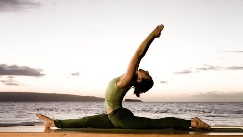 Beim Yoga Kalorien verbrennen sowie innere und äußere Stärke entwickeln