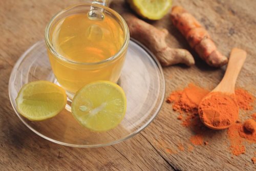 pflanzliche Lösungen zur Reinigung des Lymphsystems: Zitronen-Ingwer-Kurkuma-Tee
