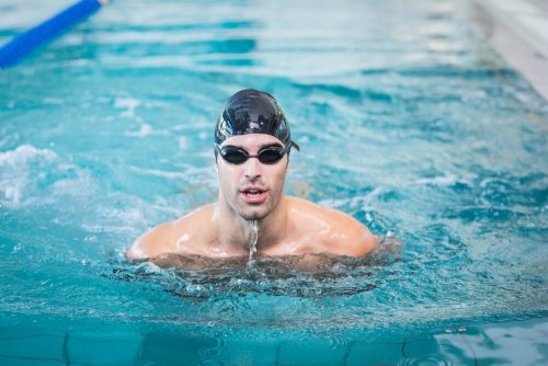 Schwimmen lernen im Schwimmbad: So geht's!