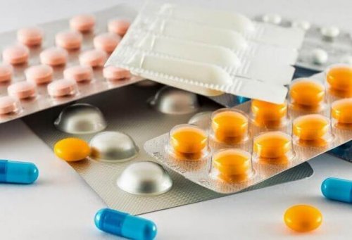 Natürliche Anxiolytika zur Bekämpfung von Angstzuständen sind manchmal besser als die hier abgebildeten Tabletten.