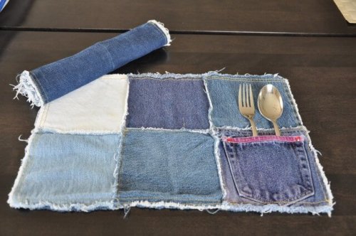 Ein Platzgedeck aus alten Jeans