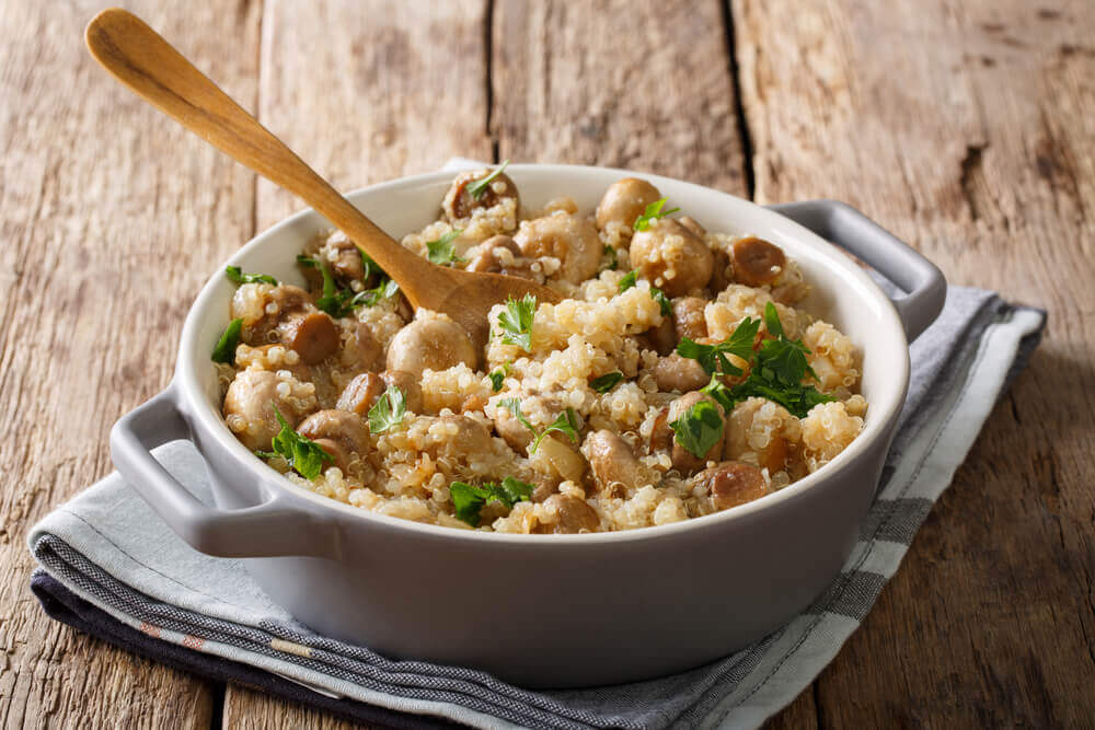 Quinoa-Risotto mit Champignons, Hühnchen und Lauch