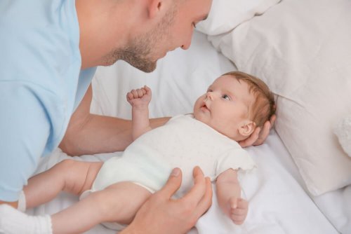 den Schluckauf bei Babys beruhigen