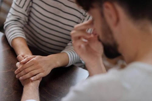 Menschen, die emotional verzweifelt sind, brauchen Hoffnung
