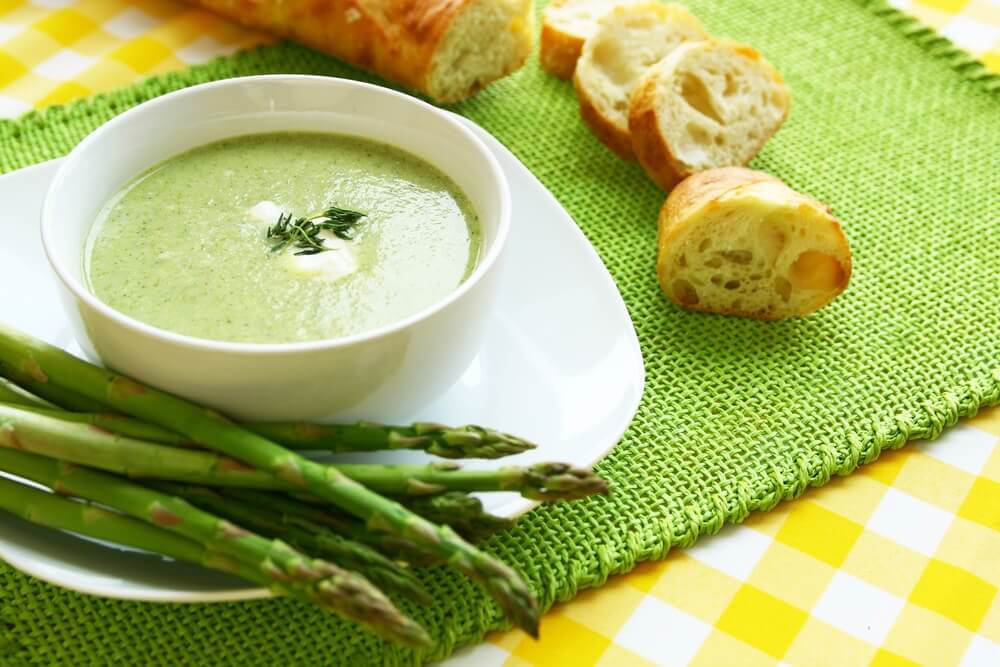 Gazpacho aus grünem Spargel für Vegetarier - Besser Gesund Leben