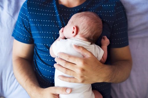 Vater und Baby