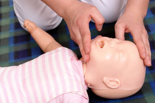 Wiederbelebung eines Babys