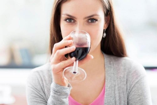 Schlage deinen Wein für ein besseres Aroma