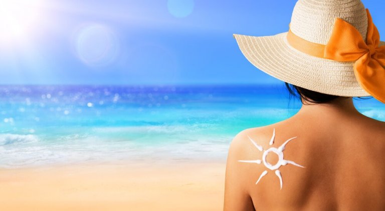So schützt du dich am Strand vor zu viel Sonne und Hitze