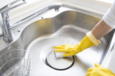 4 Alternativen zur Entstopfung der Küchenrohre