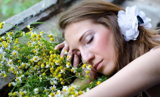 8 aromatische Öle für besseren Schlaf