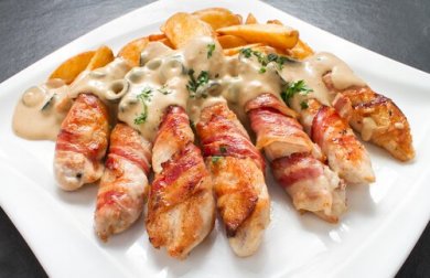 Gefülltes Hühnchenfleisch mit Frischkäse, Knoblauch und Frühlingszwiebeln