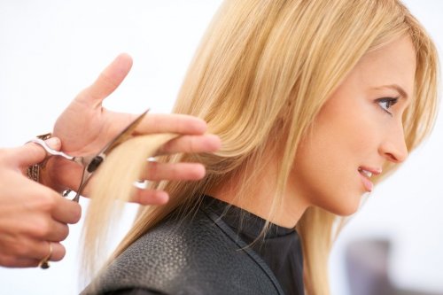 Haareschneiden fördert das Haarwachstum