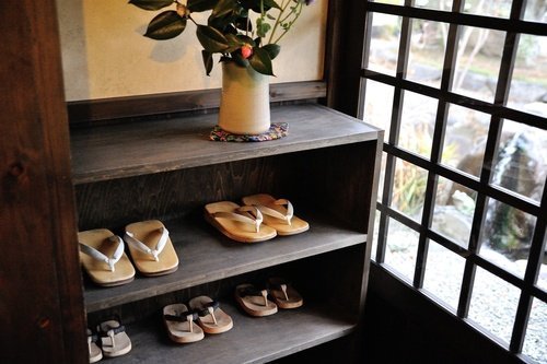 Schuhregal aus Holz