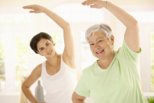 Um einer Gewichtszunahme mit zunehmendem Alter vorzubeugen, solltest du dich regelmäßig bewegen