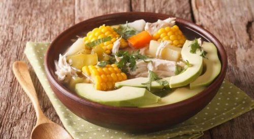 Ajiaco-Suppe: wir verraten dir, wie sie zubereitet wird