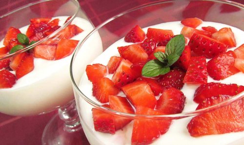 Frühstück mit Obst - Erdbeeren