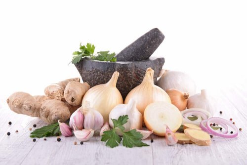 Zwiebeln und Knoblauch