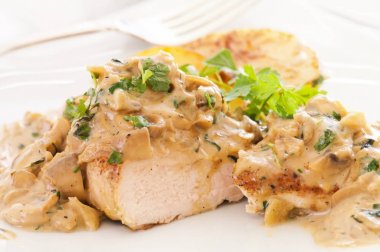 Hühnchenbrust mit Käsesoße - einfach köstlich!