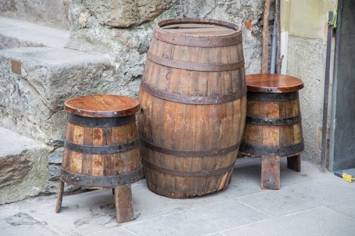Möbel aus altem Weinfass