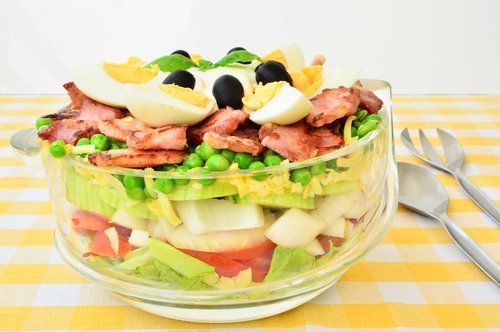 Salat mit sieben Schichten
