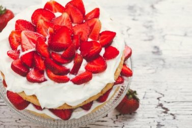 Cremiger Erdbeerkuchen ohne Zucker