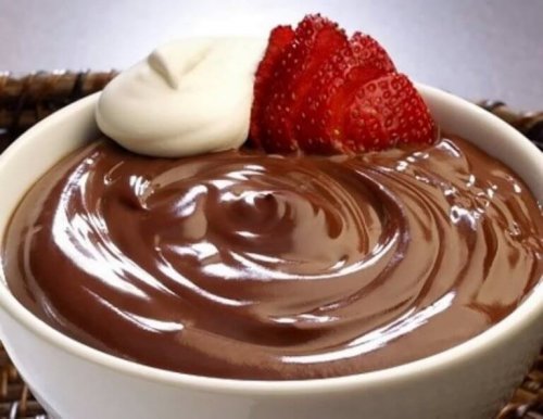 Schokoladenpudding ist ein Klassiker und bei Jung und Alt beliebt. 