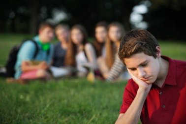 Gruppendruck: so hilfst du deinem Kind