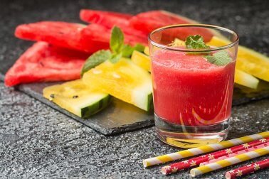 Rote Mixgetränke für einen gesunden Gewichtsverlust
