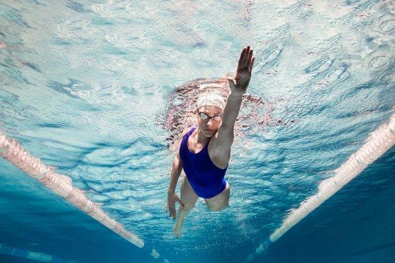 Schwimmen hat psychologische Vorteile für dich