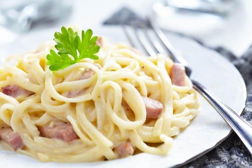 Spaghetti Carbonara ist ein Pasta-Gericht, das ganz ohne Tomaten auskommt