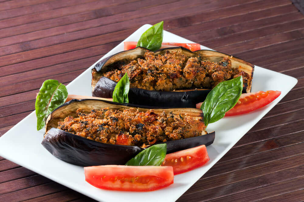 Gefüllte Aubergine mit Gemüse und Vinaigrette